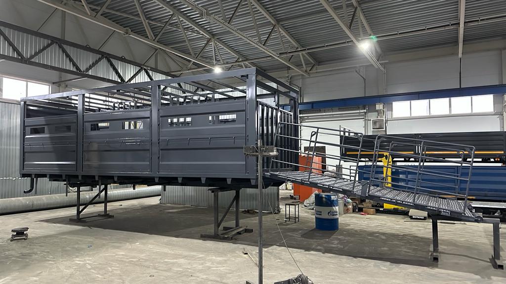 Изготовление скотовозной площадки + монтаж на шасси Dongfeng C120L смотреть онлайн