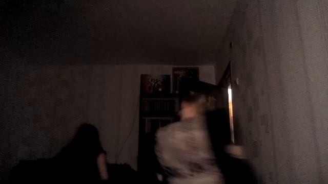 Бой подушками!!! Я упала с девана? смотреть онлайн