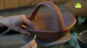 ГОНЧАРНОЕ ДЕЛО. Как сделать тарелку для ягод из глины. Ягодница из глины своими руками. Крутая идея!