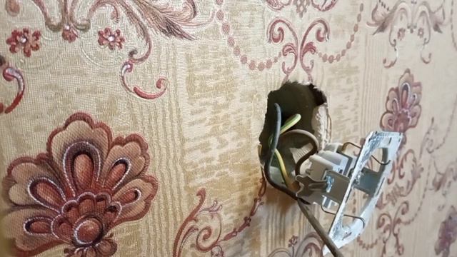 Установить на место розетку без подрозетника. смотреть онлайн