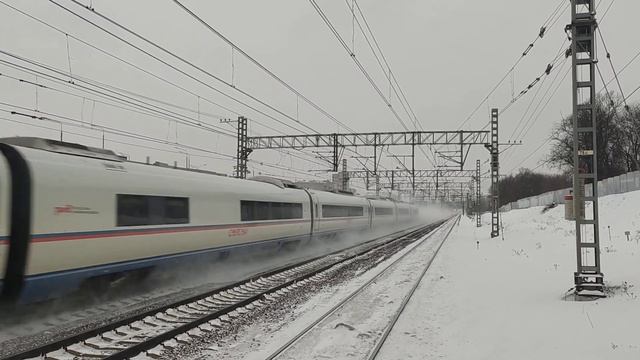 Высокоскоростной поезд "Сапсан" №767 сообщением: Санкт-Петербург - Москва смотреть онлайн