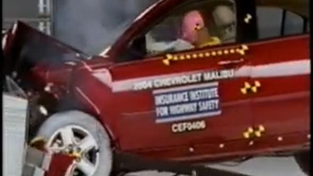 2004 Chevrolet Malibu moderate overlap IIHS crash test смотреть онлайн