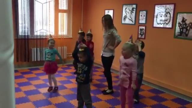 День рожденья Таи в садике!!Песни и пляски!) смотреть онлайн