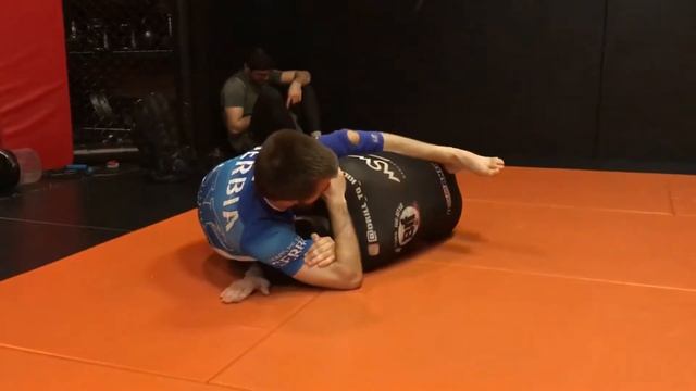 Выход из бокового удержания и переход на D'arce choke смотреть онлайн