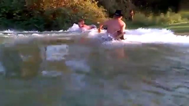 Как не надо чистить бассейн во дворе смотреть онлайн
