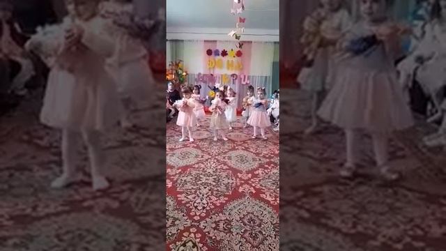 танец "Маленькие мамы"1-младшая группа смотреть онлайн