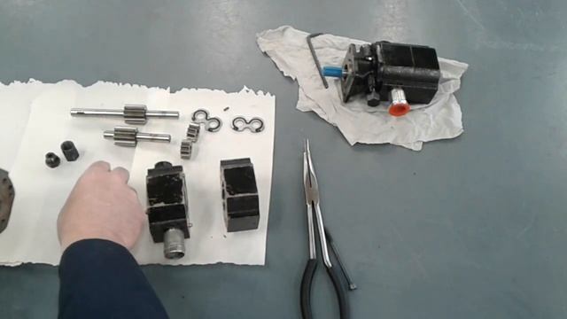 HOW A LOG SPLITTER PUMP WORKS - 2 STAGE GEAR PUMP -Hi/Lo PUMP смотреть онлайн