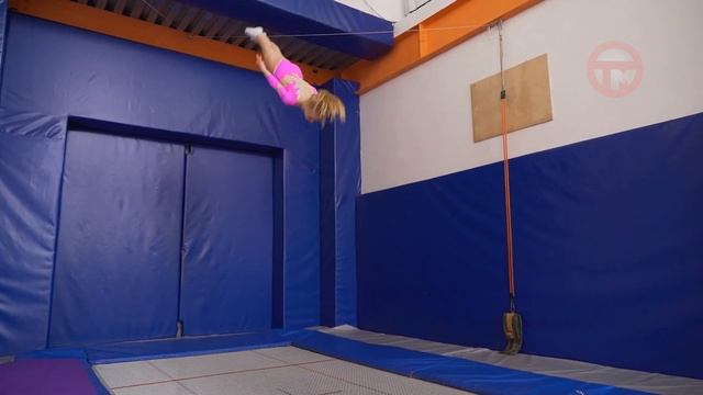 В уссурийской федерации по прыжкам на батутах определяют лучших спортсменов смотреть онлайн