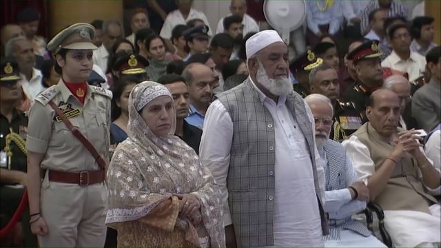 President Droupadi Murmu presents Shaurya Chakra to Constable Mudasir Ahmad Sheikh (Posthumous) смотреть онлайн