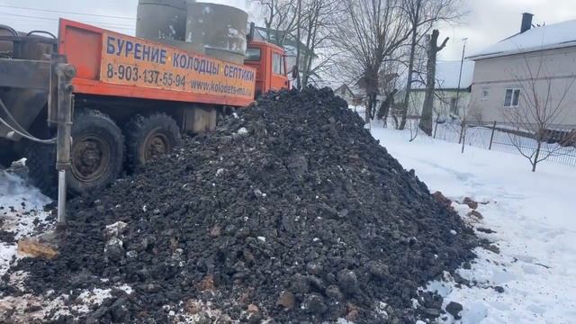 Копка зимнего колодца машиной 20 колец за 5 часов !!!! смотреть онлайн