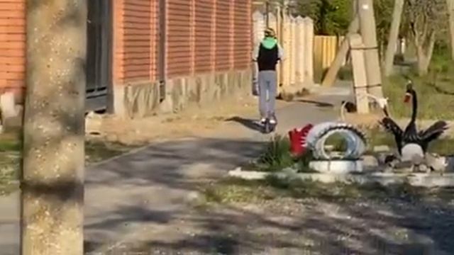 Электросамокат// учусь кататься ! смотреть онлайн