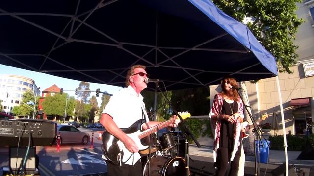 The World Famous Jim Gibson Band - Pick Up The Phone Simone смотреть онлайн