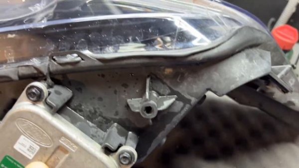 Ford Explorer 5 рестайлинг - тюнинг фар, диодные Expression Drive