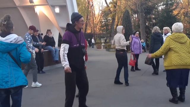 ПУСТЬ СДОХНУТ ТЕ, КТО НАС НЕ ЗАХОТЕЛ!???/ТАНЦЫ В ПАРКЕ ГОРЬКОГО ХАРЬКОВ ОКТЯБРЬ 2021 смотреть онлайн