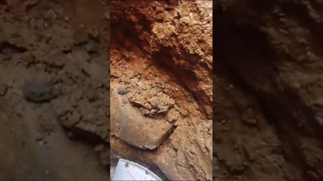 Внутри шахты колодца Тащим камень смотреть онлайн