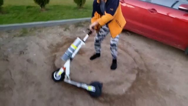 Саня жжёт на электросамокате смотреть онлайн
