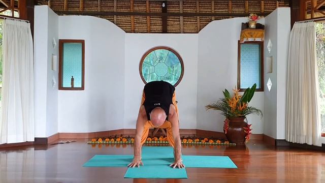 Утренний комплекс | Часть вторая | Йога для начинающих смотреть онлайн