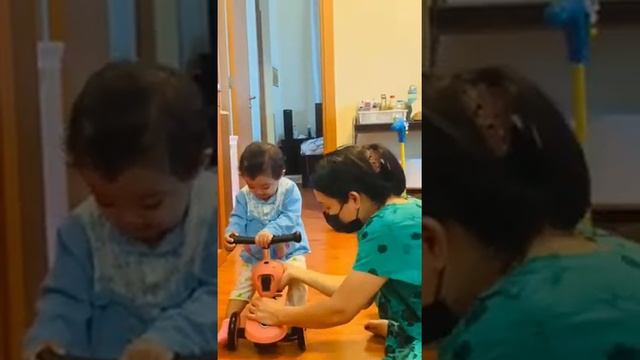 Akri’ Scoot & Ride Highwaykick 1 Unboxing смотреть онлайн