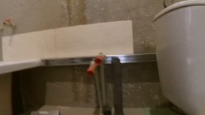 как правильно установить уровень  для укладки керамической плитки.