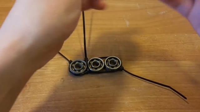 САМЫЙ ПРОСТОЙ СПИННЕР БЕЗ КЛЕЯ /VERY EASY FINGER SPINNER NO GLUE смотреть онлайн