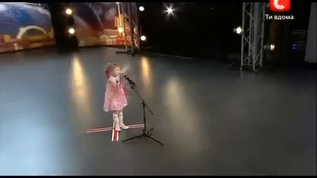 маленькая девочка сразила всех наповал смотреть онлайн