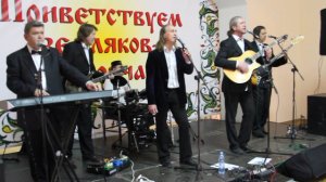 Люди встречаются люди влюбляются женятся!