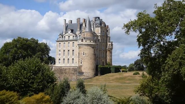 www.systemsev.fr – французский язык в Таллинне и Париже Château de Brissac Замок Бриссак смотреть онлайн