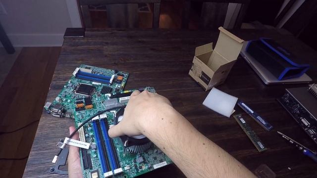 NAS Killer v4.0 tabletop build & guide - LGA1155 смотреть онлайн