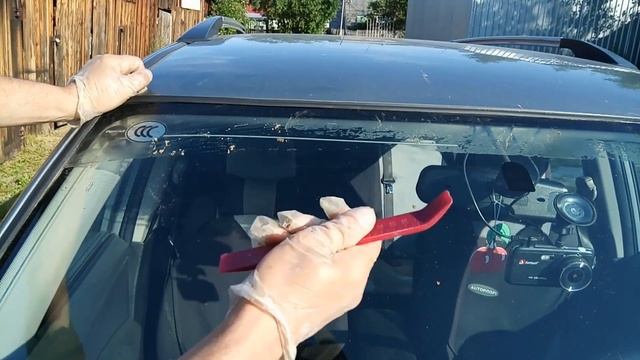 Удаляем следы клея от наклеек со стекла и кузова автомобиля, Remove traces of glue смотреть онлайн