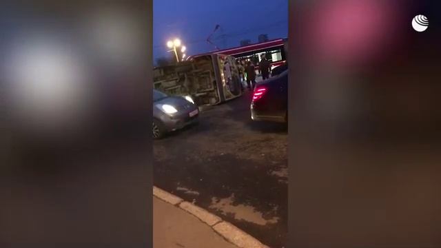 Столкновение маршрутки и трамвая смотреть онлайн