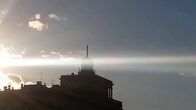 Экстремалы залезли на антену жилого дома смотреть онлайн