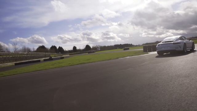 Porsche 911 R: Screw The Stats, This Is An Experience - Carfection смотреть онлайн