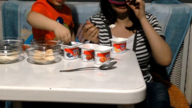 ЧЕЛЛЕНДЖ ФРУКТЫ И ЙОГУРТЫ БРОСАЕМ ВЫЗОВ смотреть онлайн