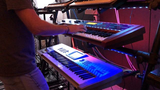 KORG Karma Hard Dyno EP (and a light show) смотреть онлайн