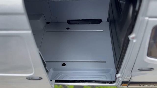 1:18 Mercedes-Benz Sprinter 2018, Silver - Norev [Unboxing]