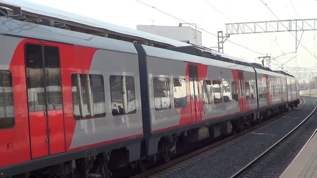 Электропоезда ЭС2Г-040 и ЭС2Г-015 "Ласточка", ст. "МЦК" Бульвар Рокоссовского смотреть онлайн