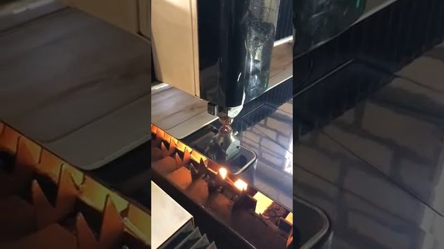 Резка букв из полированной AISI 304 т 3 мм смотреть онлайн