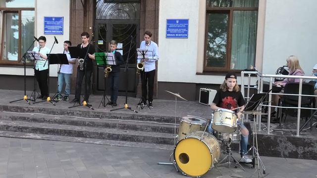 Коломийки - Ансамбль духовых инструментов MariBand (Мариупольская школа искусств) смотреть онлайн