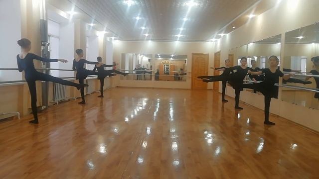 Открытый урок по классическому танцу. 5 курс. 2смена (1полугодие) 20.12.2021 смотреть онлайн