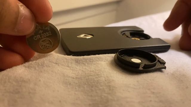 COMMENT CHANGER LES PILES CLÉ RENAULT ( CLIO 4 , CAPTUR 1 , LAGUNA 3 , SCENIC 3 ) смотреть онлайн