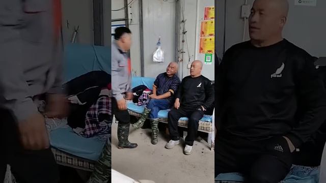 三个男人一起剃光头 смотреть онлайн