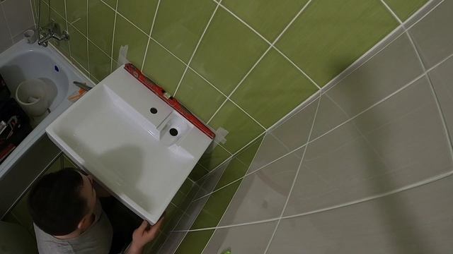 Навесная раковина над стиральной машинкой/Как установить раковину/Мастер на час/Сантехник/Муж на ча смотреть онлайн