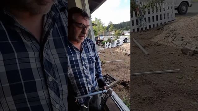 How to remove an aluminum frame window. Collapsing window removal with vice grip tool. смотреть онлайн