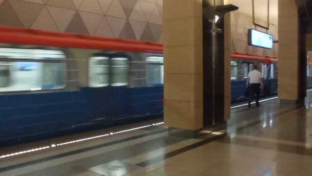 Отправление поезда 81-717.5М/714.5М со станции метро Селигерская смотреть онлайн