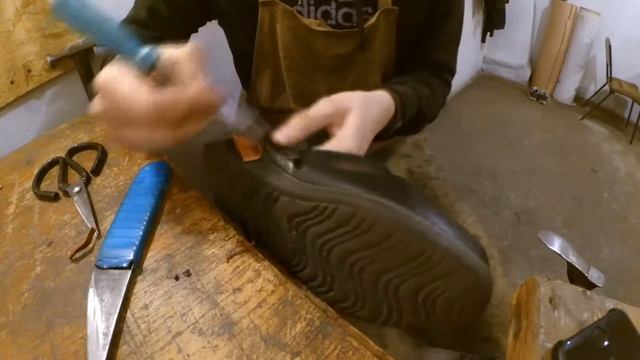 Ставим внутреннюю латку Ремонт обуви смотреть онлайн
