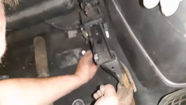 Mazda 6 Как снять переднее водительское сиденье / Mazda 6 How to remove the front driver's seat смотреть онлайн