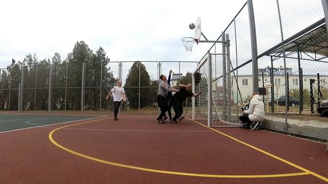 Как делают баскетбольные площадки в России. Крым. Андреевка. Севастополь. Баскетбол. смотреть онлайн
