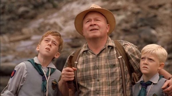 Steven Spielberg's TAKEN - Crawford finds the Flying Saucer - 1080p