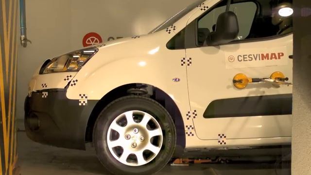 Crash Test delantero Peugeot Partner смотреть онлайн
