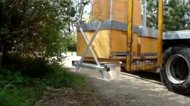 2009. Les Ruchers du Bassigny. Поддоны для транспортировки корпусных ульев по два в ряд. Часть 1 смотреть онлайн